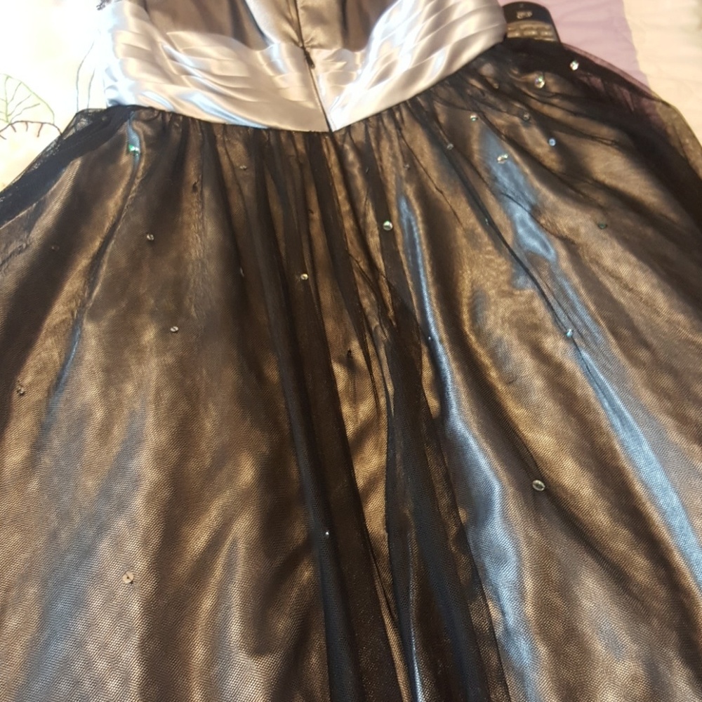 Prom dress - Picture 3 of 6